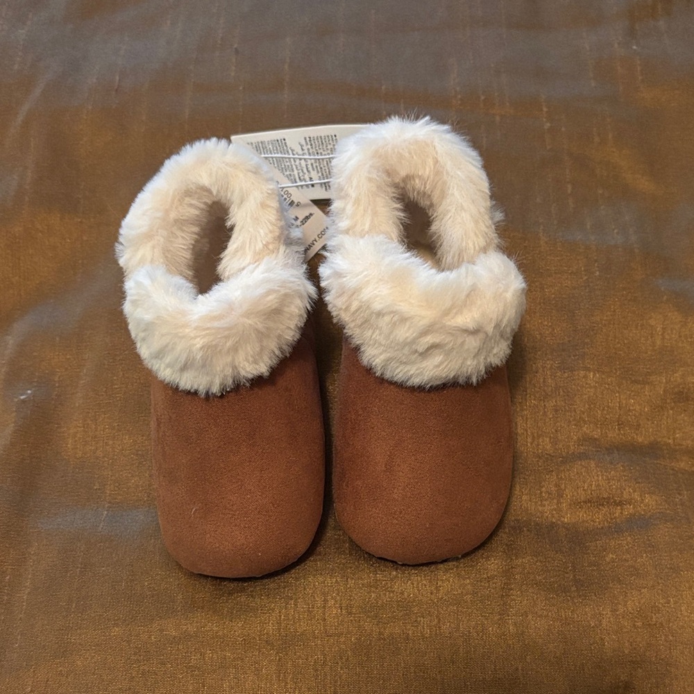 Old Navy Brown and White Kids Slippers